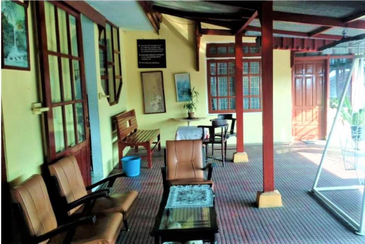 Wisma & Kantin Amanda Mojokerto Exterior foto