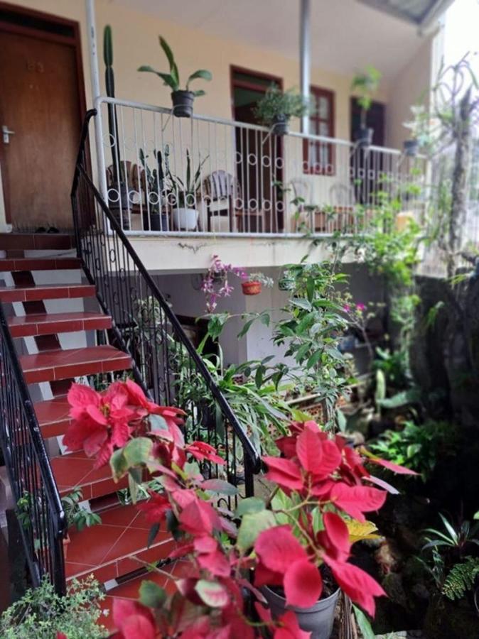 Wisma & Kantin Amanda Mojokerto Exterior foto